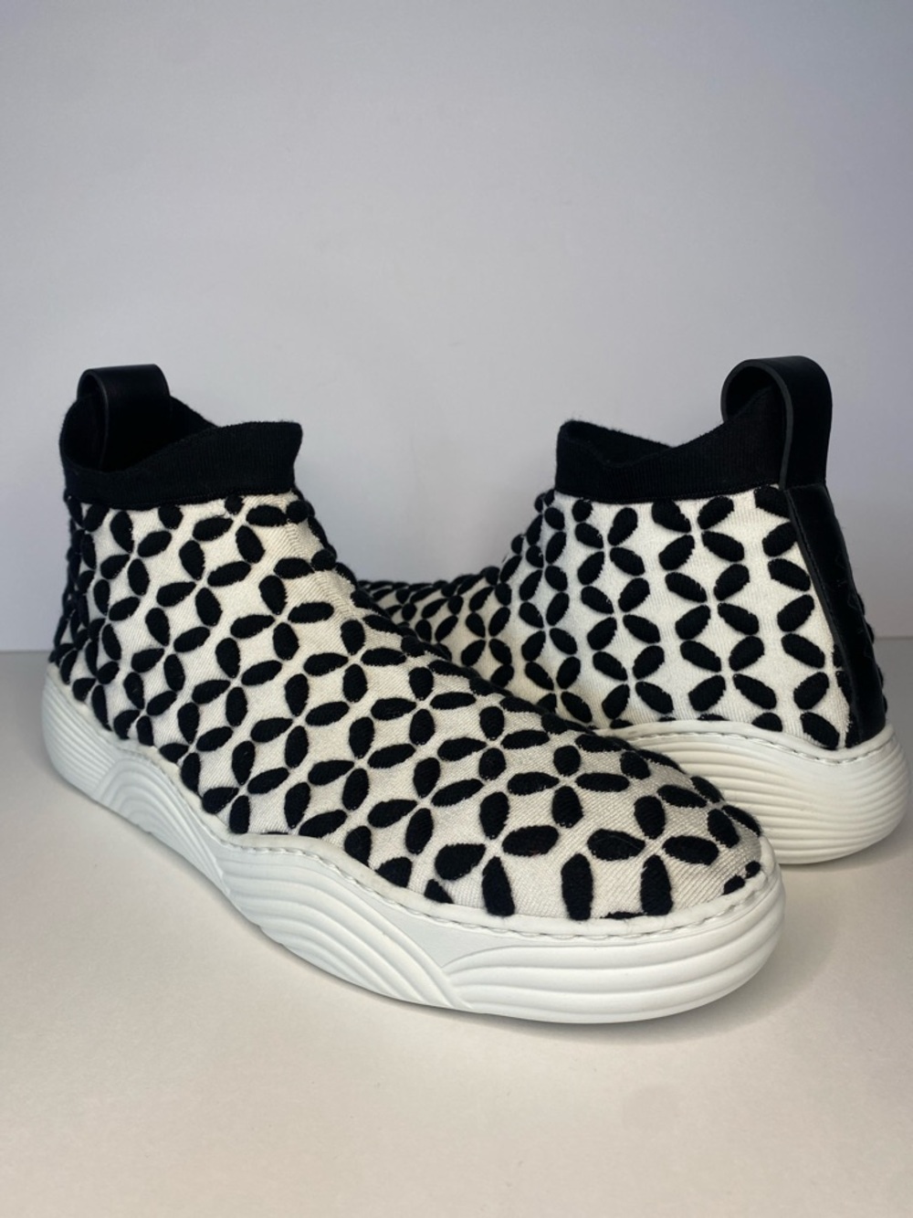 ALAIA BLACK/WHITE PETAL TECHNICAL STRETCH KNIT SNEAKERS WOMENS 10